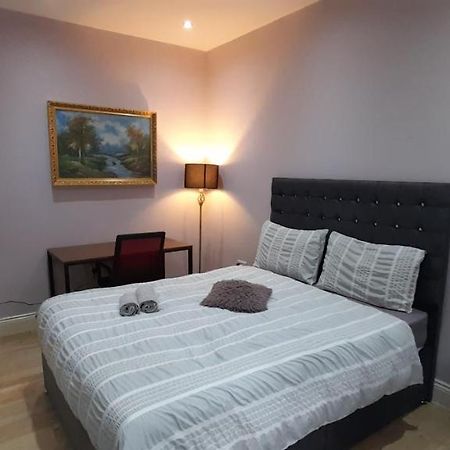 Comfy Fenia Stay London Exterior photo