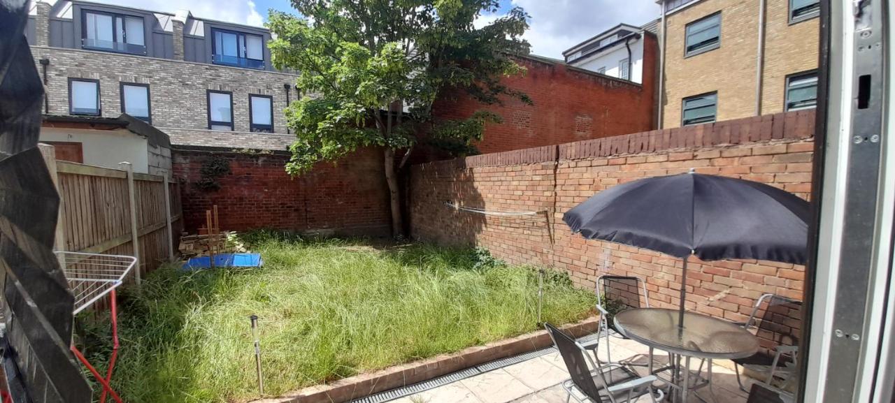 Comfy Fenia Stay London Exterior photo