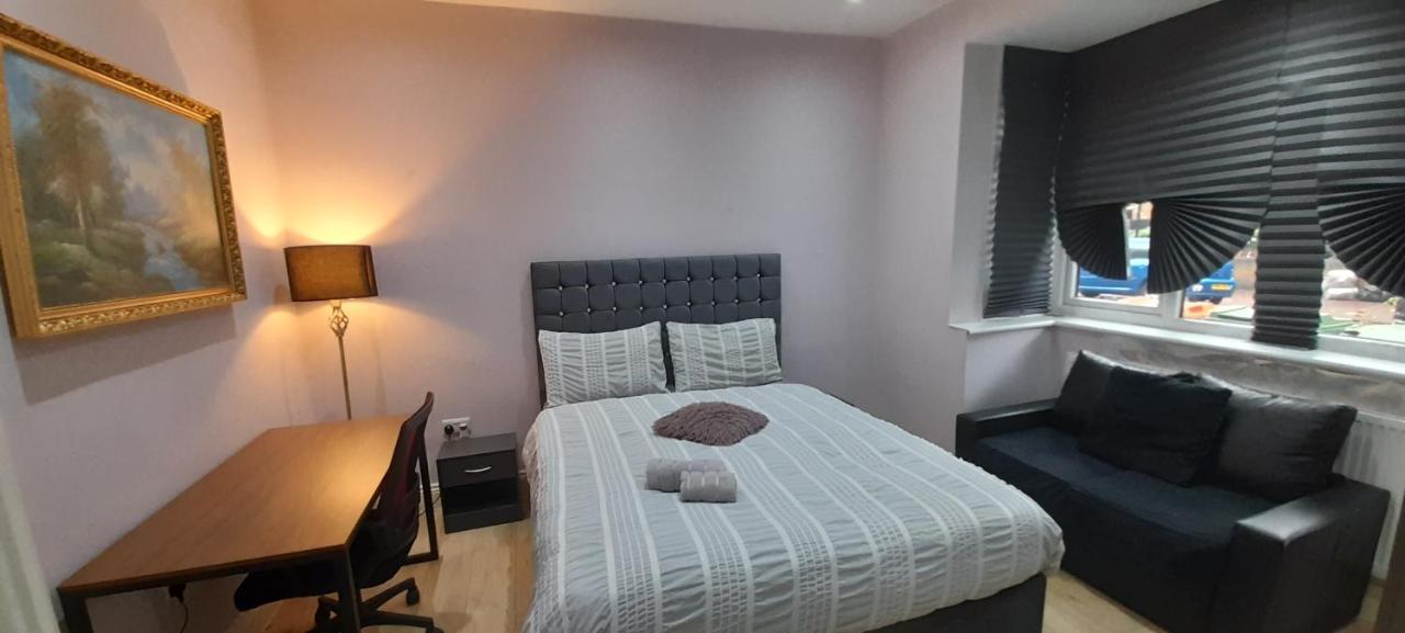 Comfy Fenia Stay London Exterior photo