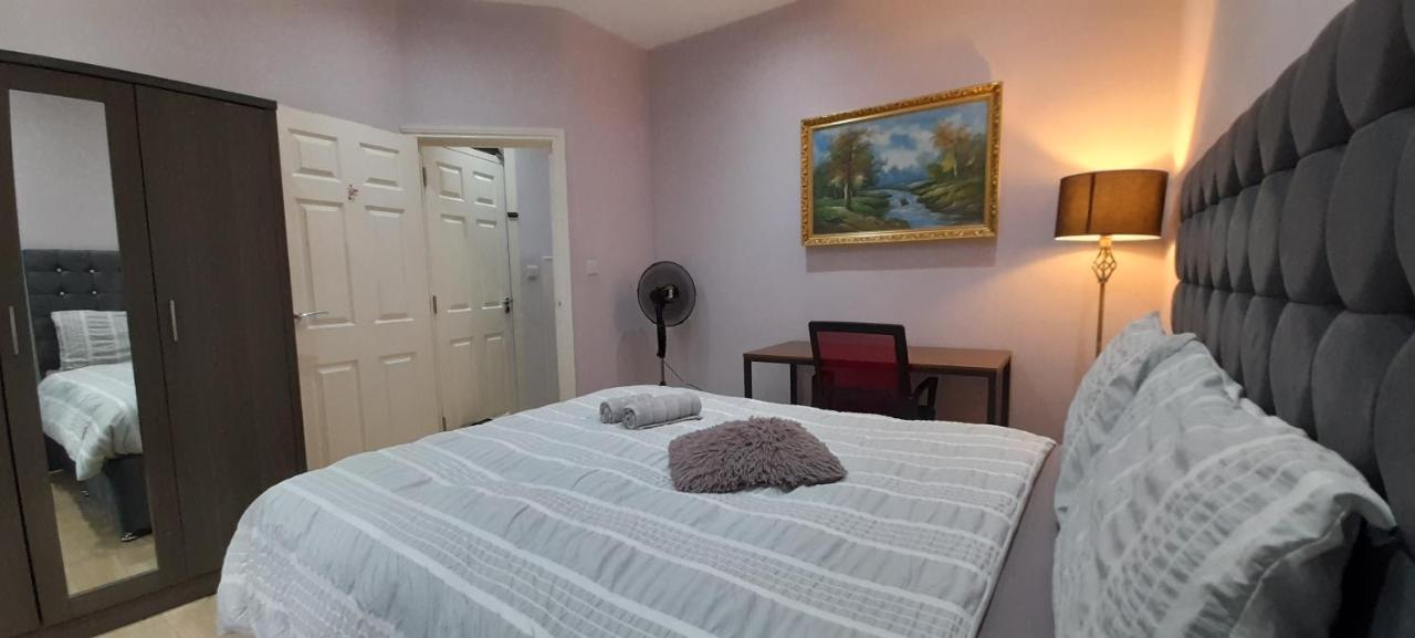 Comfy Fenia Stay London Exterior photo