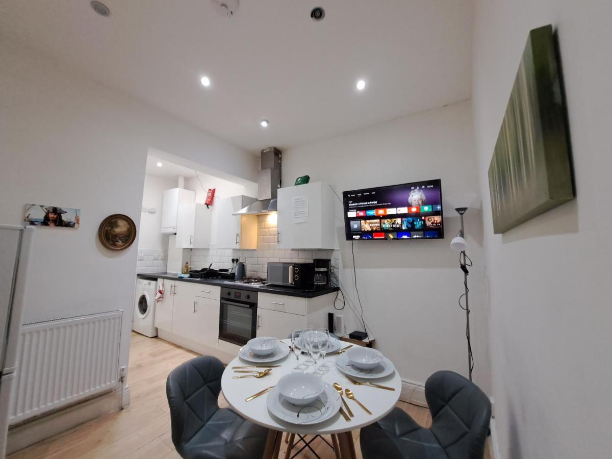 Comfy Fenia Stay London Exterior photo