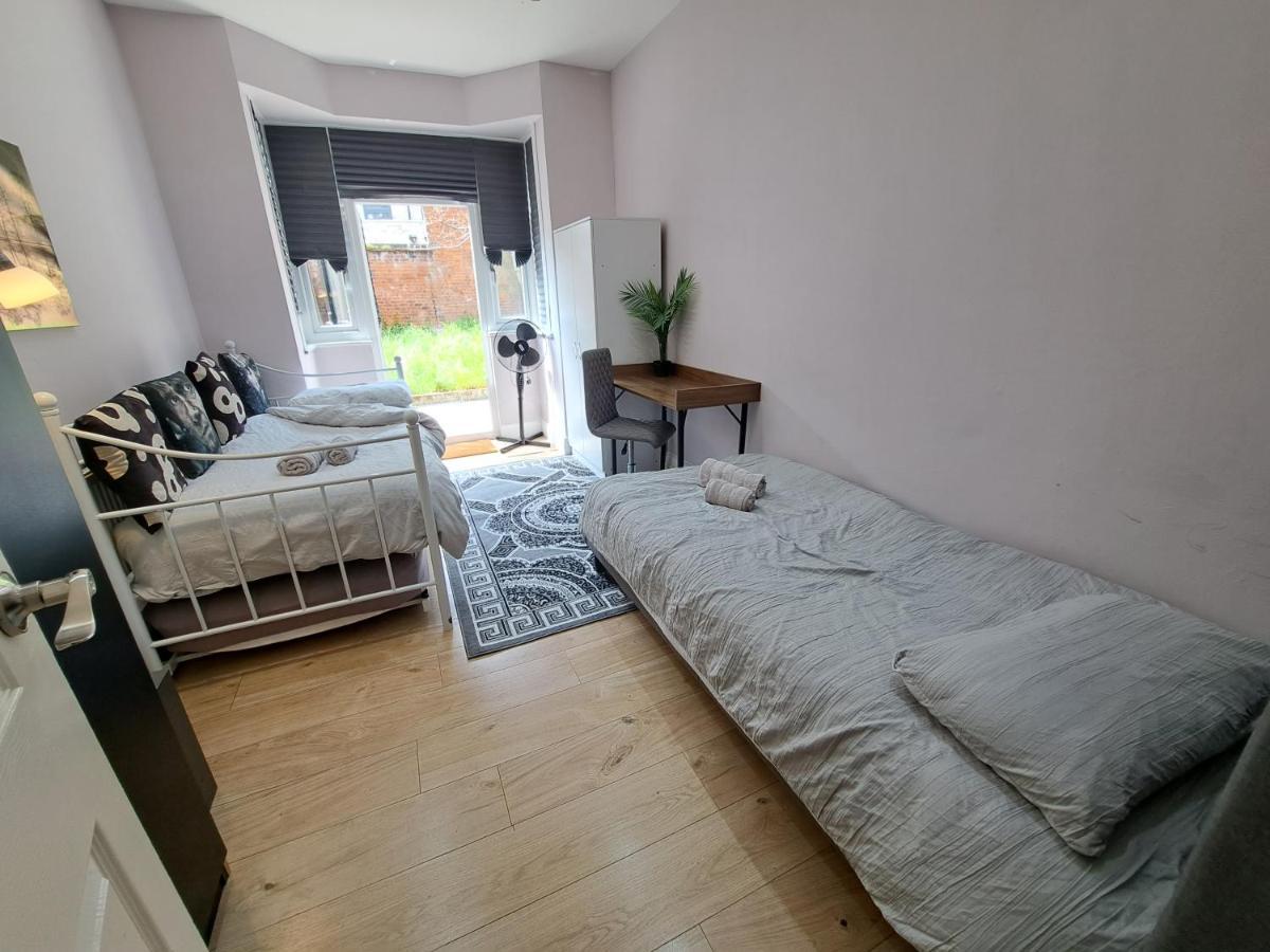 Comfy Fenia Stay London Exterior photo