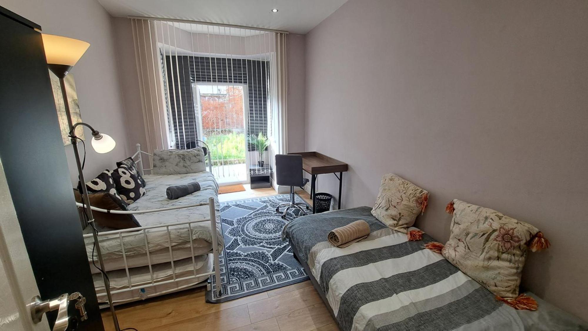 Comfy Fenia Stay London Exterior photo