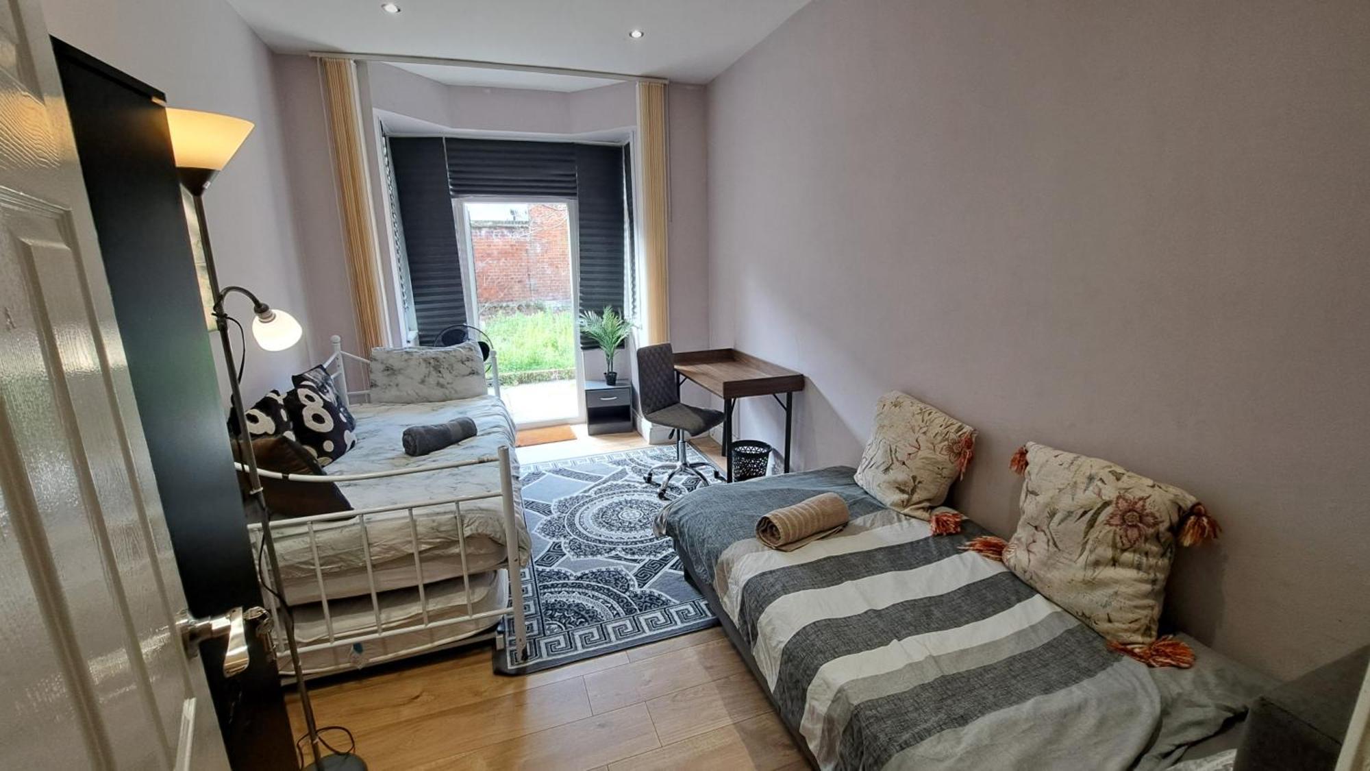 Comfy Fenia Stay London Exterior photo